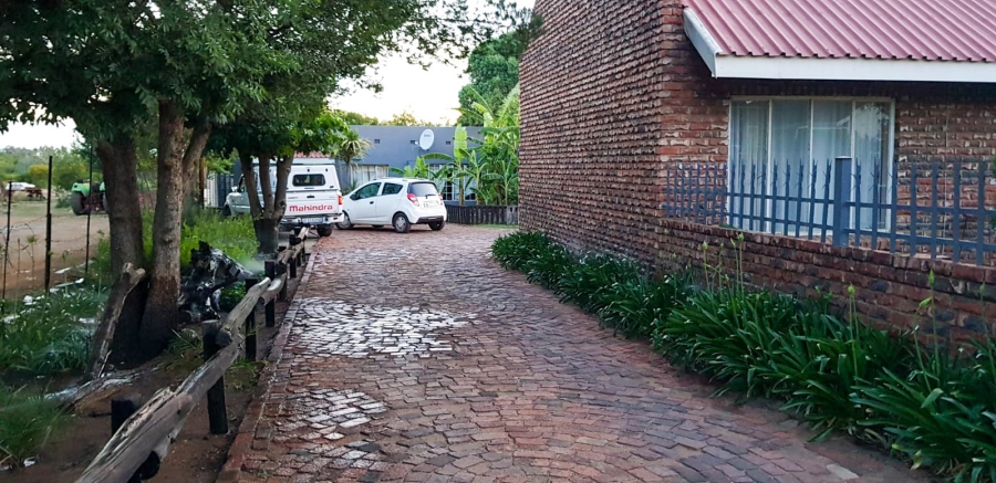  Bedroom Property for Sale in Wilkoppies North West